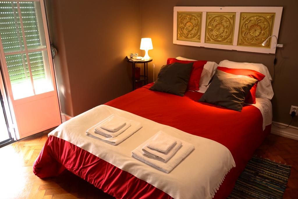 Alvalade II Airport Guest House Lisbon Room photo