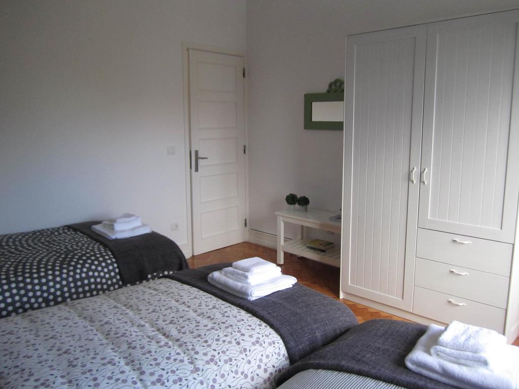 Alvalade II Airport Guest House Lisbon Room photo